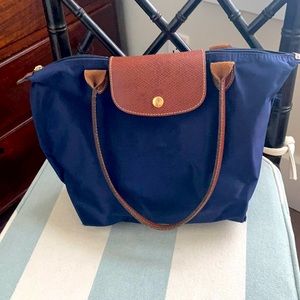 Le Pliage Small Nylon Shoulder Tote — navy blue